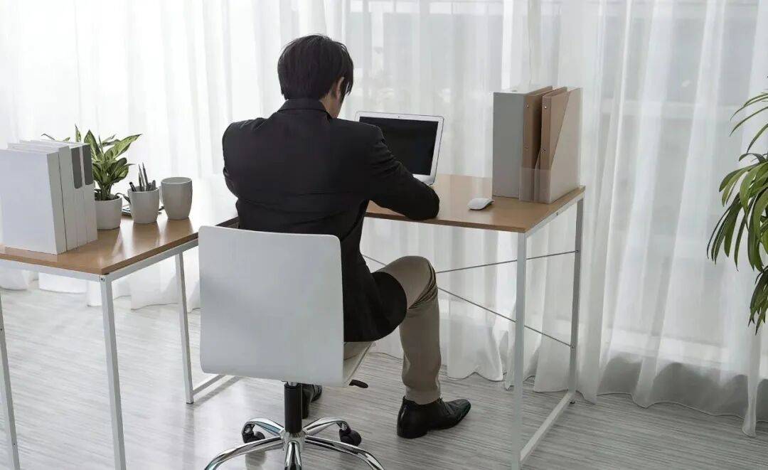 某重要岗位离职人员李某<strong></p>
<p>道明光学股票</strong>，主动投靠境外间谍机关