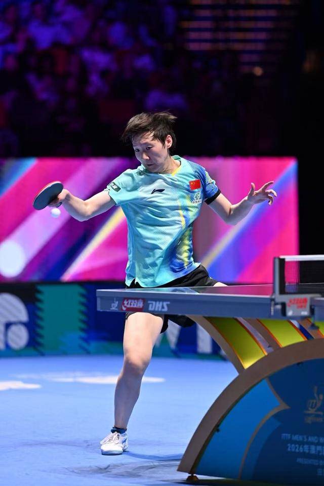 苦战胜削球好手 王曼昱国际赛场首次触发轮换发球