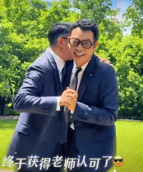 沙溢瘦到都认不出！穿西装秀大长腿<strong></p>
<p>瑞芯微股票</strong>，与“法拉利大叔” 许文飙同框跳舞，网友惊呼颜值回归：军艺校草不是吹的