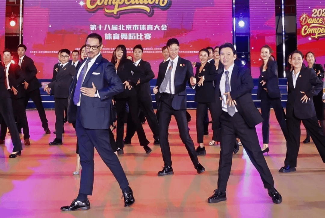 沙溢瘦到都认不出！穿西装秀大长腿<strong></p>
<p>瑞芯微股票</strong>，与“法拉利大叔” 许文飙同框跳舞，网友惊呼颜值回归：军艺校草不是吹的