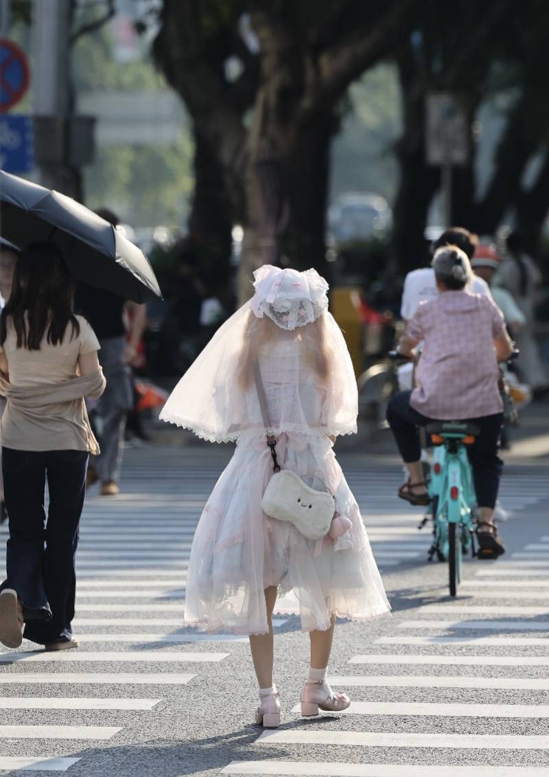 “热麻了”<strong></p>
<p>虚拟币交易</strong>，广州今日最高温41.6℃，花都区橙色预警生效